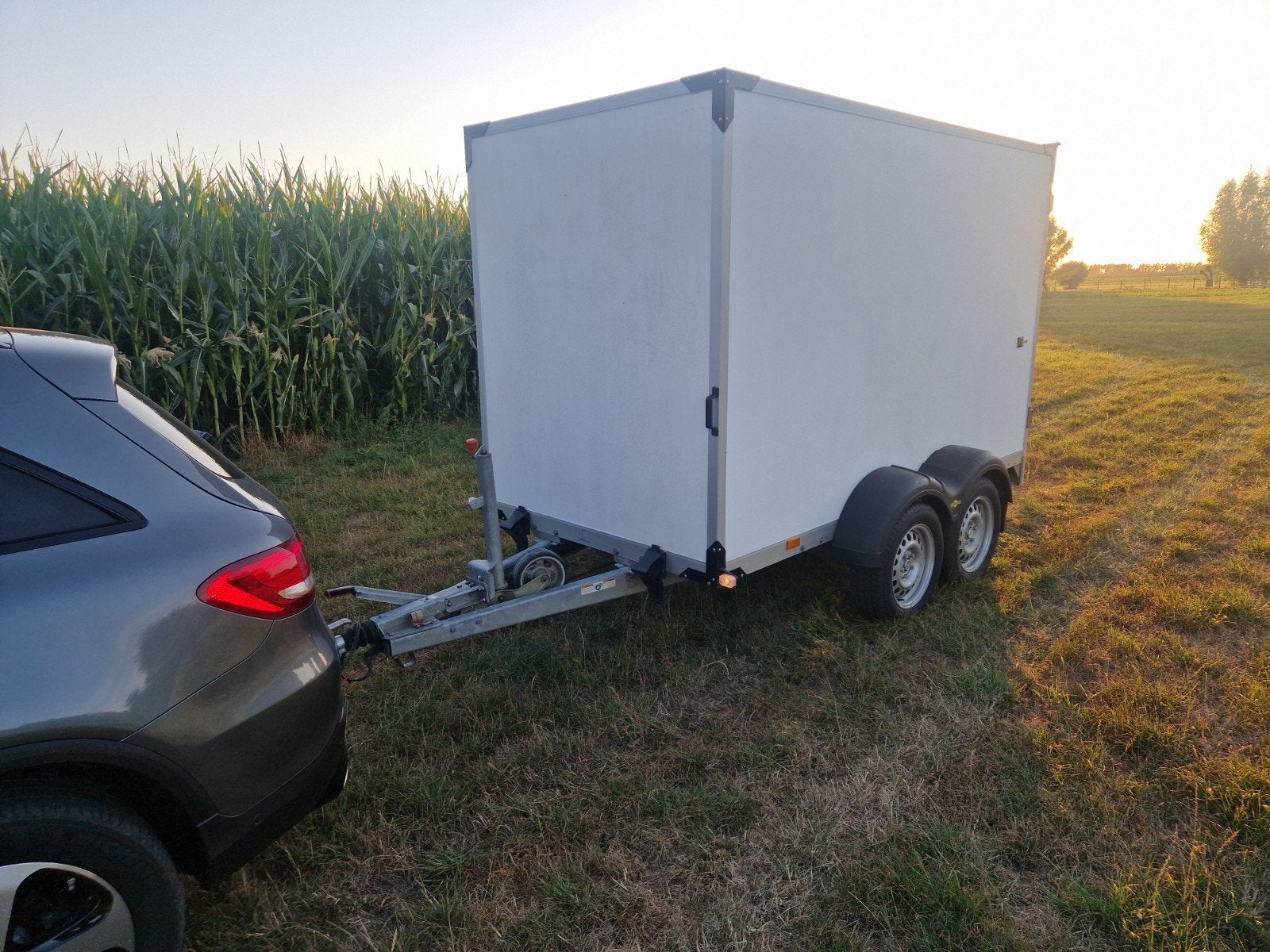 Humbaur gesloten aanhangwagen - 2500 kg, Auto diversen, Aanhangers en Bagagewagens, Ophalen, Zo goed als nieuw
