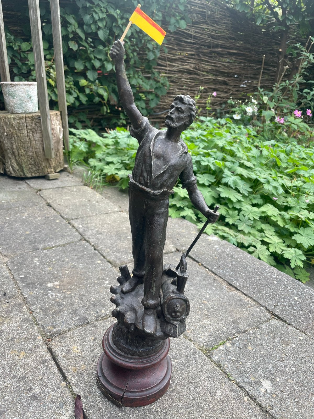 Antiek beeld 'La Vapeur' op palmhouten sokkel, Ophalen of Verzenden, 20 - 50 cm, Op sokkel, Beeld