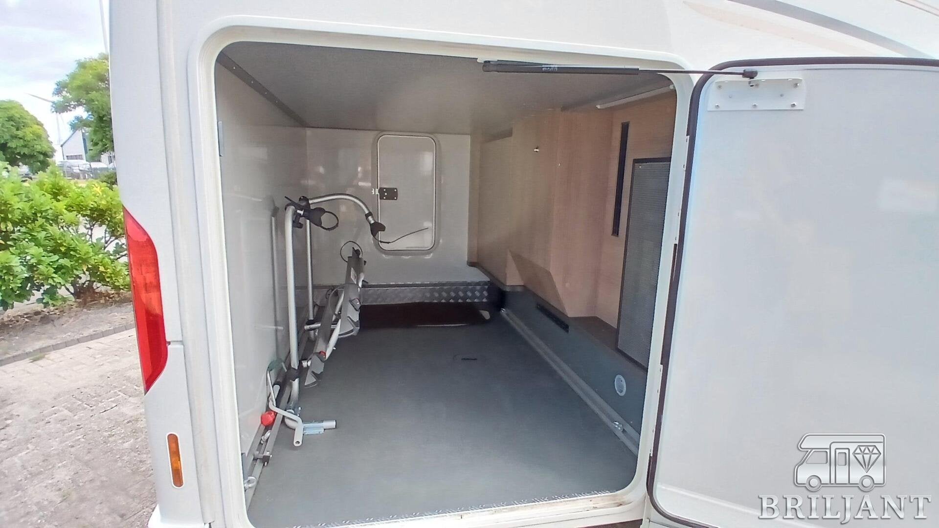 Foto 6 van Carthago C-Tourer T-143 automaat/enkele bedden