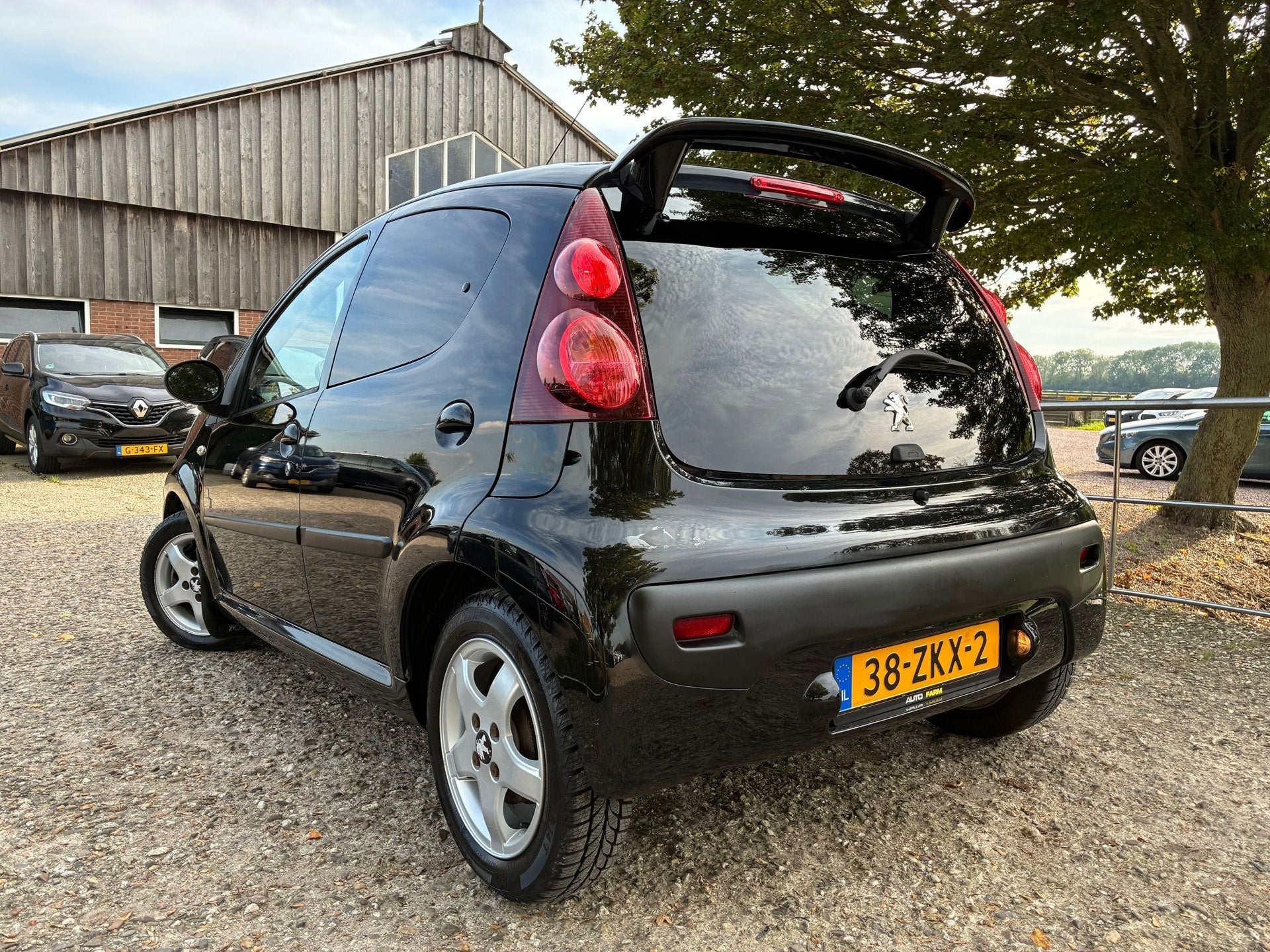 Peugeot 107 1.0 Black & Silver | Airco + Half leder nu € 4, Voorwielaandrijving, Euro 5, Gebruikt, Zwart