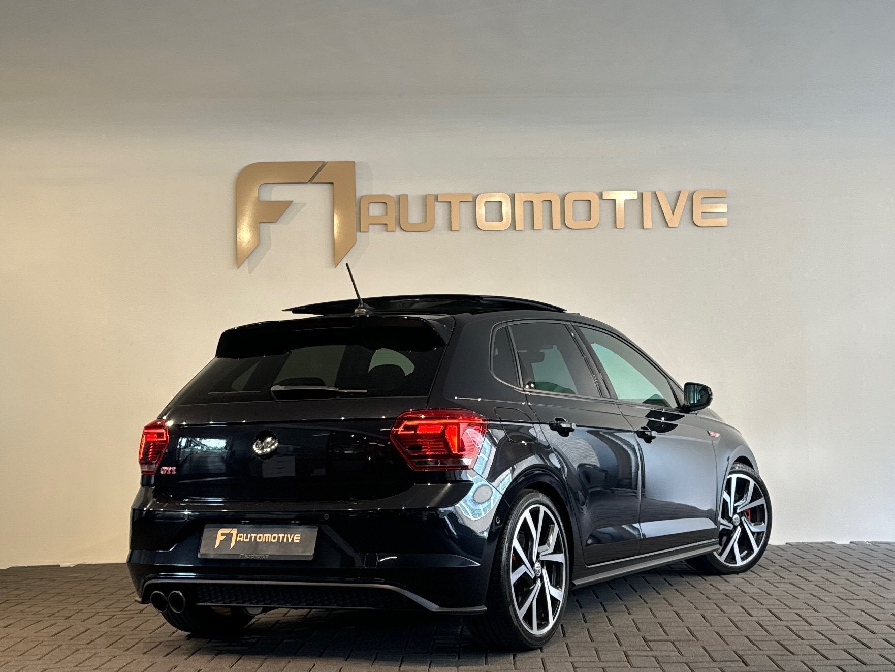 Volkswagen Polo 2.0 TSI GTI Pano|Beats|Camera|Keyless|Dodeho, Stof, Gebruikt, 4 cilinders, 1984 cc