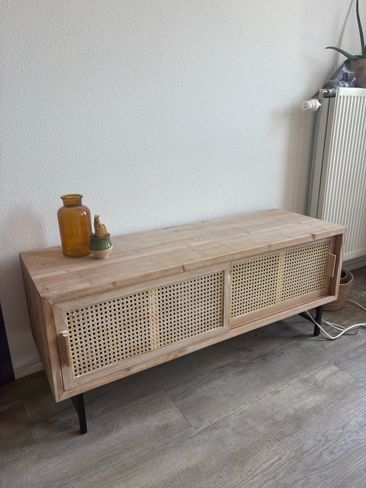 Houten TV-meubel met schuifdeuren, Huis en Inrichting, Ophalen, 100 tot 150 cm, Zo goed als nieuw, Minder dan 100 cm