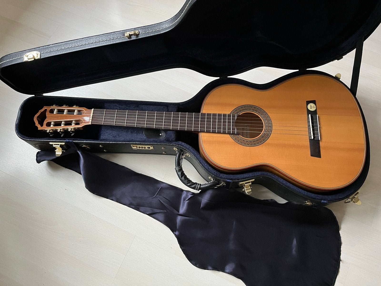 Höfner HM83 handgemaakte gitaar - Zo goed als nieuw, Ophalen, Zo goed als nieuw, Klassieke of Spaanse gitaar