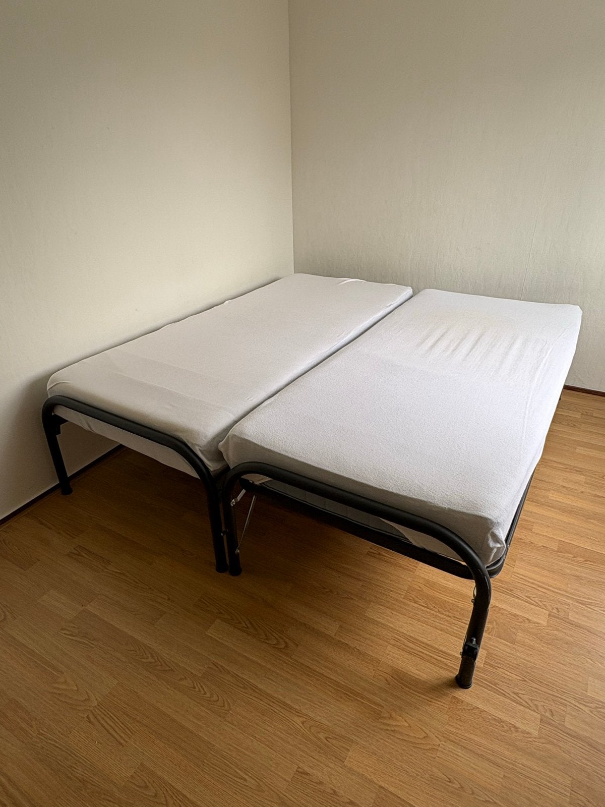 Bed met onderschuifbed en matrassen, Ophalen, Gebruikt, Eenpersoons, Zwart
