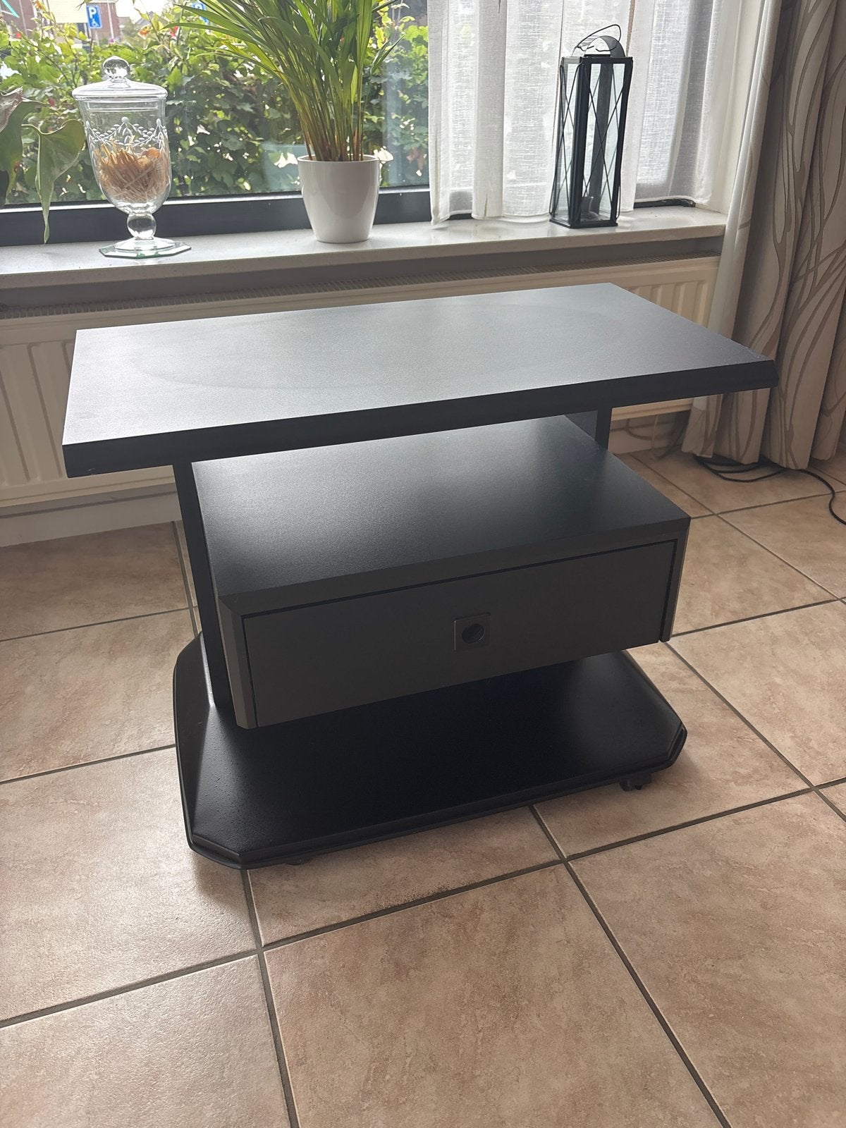 Compact zwart tv-meubel met lade (64x49x40 cm), Huis en Inrichting, Woonaccessoires | Cd- en Dvd-rekken, Ophalen, Gebruikt, Hout
