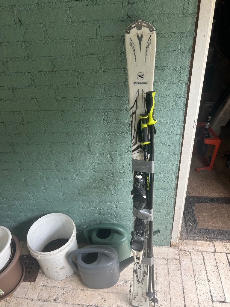 Rossignol ski's met bindingen en skistokken, Ophalen, 140 tot 160 cm, Gebruikt, Rossignol