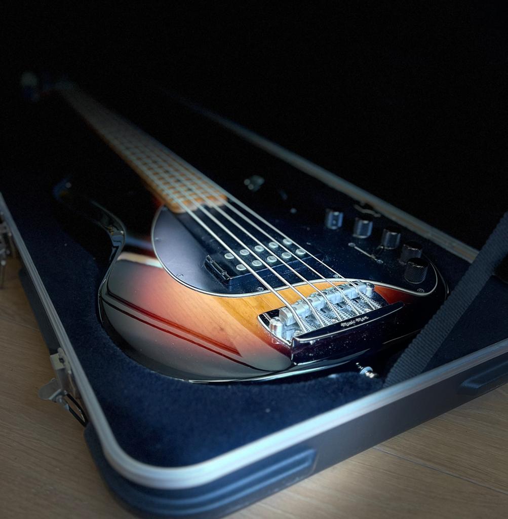 Music Man 5 Stingray piezo - Musicman Stingray, Muziek en Instrumenten, Ophalen, Zo goed als nieuw