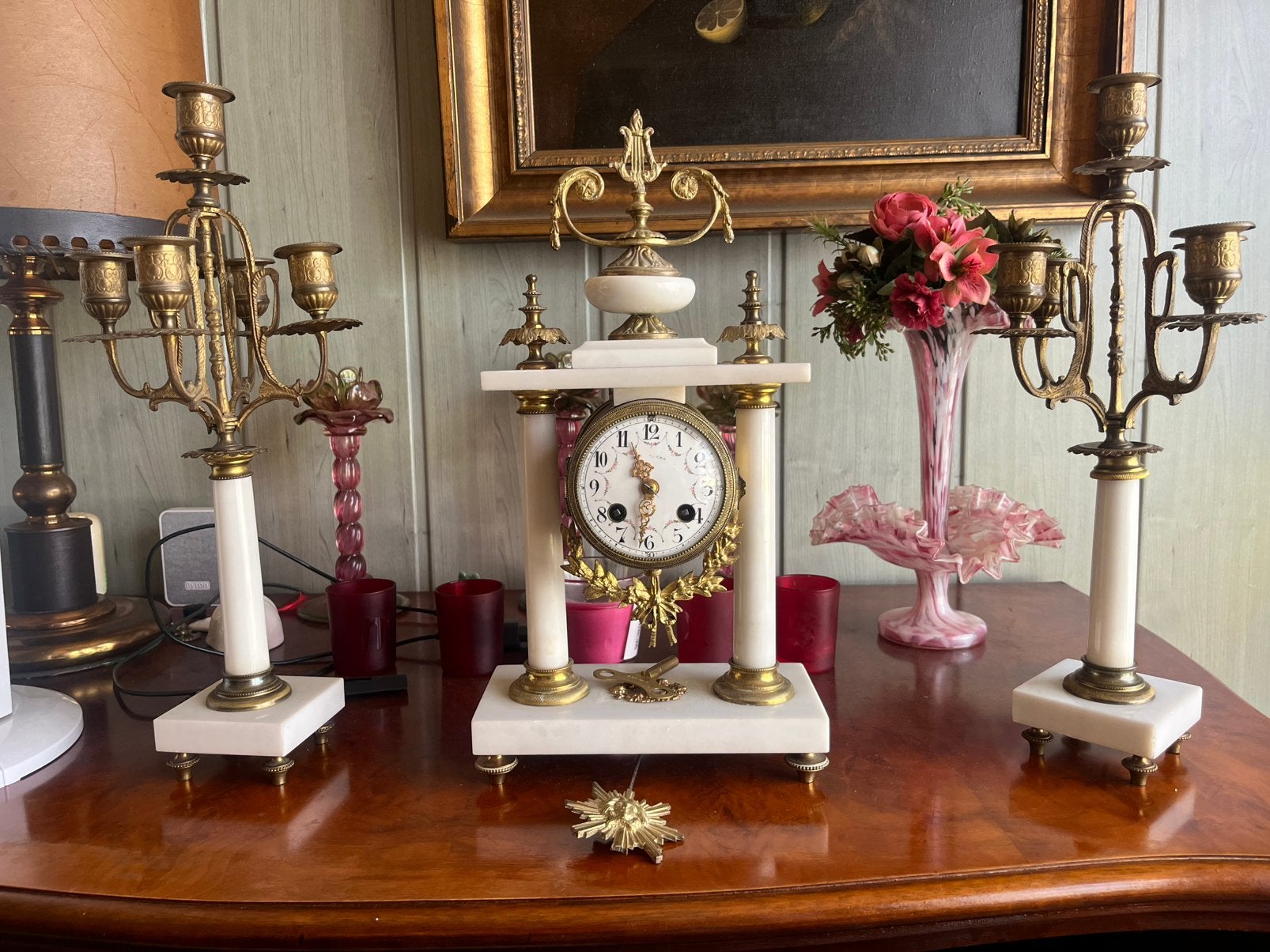 Franse marmeren pendule met originele kandelaars., Ophalen