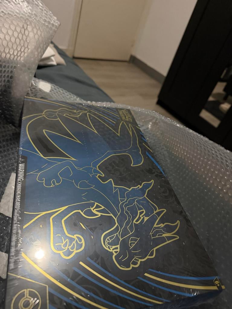 Pokémon Charizard Ultra-Premium Collection Box, Ophalen of Verzenden, Nieuw, Boosterbox