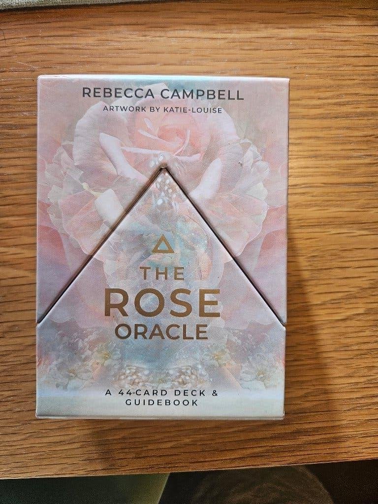 The Rose Oracle deck by Rebecca Campbell, Ophalen of Verzenden, Zo goed als nieuw, Tarot of Kaarten leggen, Overige typen