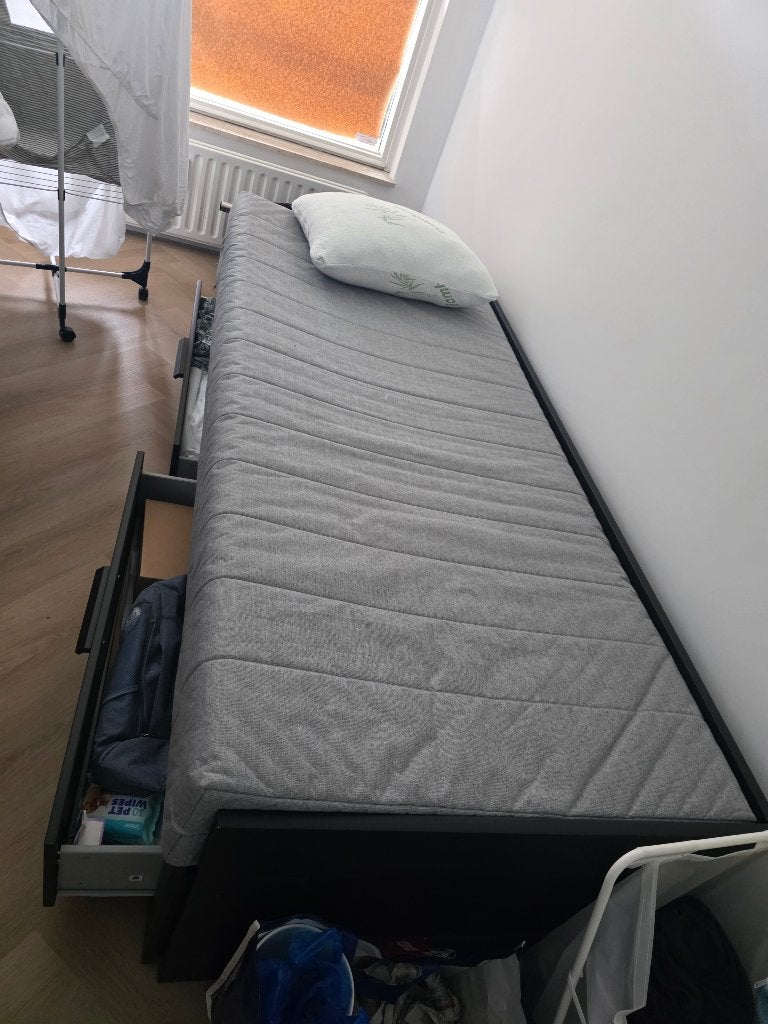 IKEA BRIMNES 90x200 cm - uitschuifbaar 180x200 + 2 matrassen, Ophalen, 90 cm, Eenpersoons, Zwart