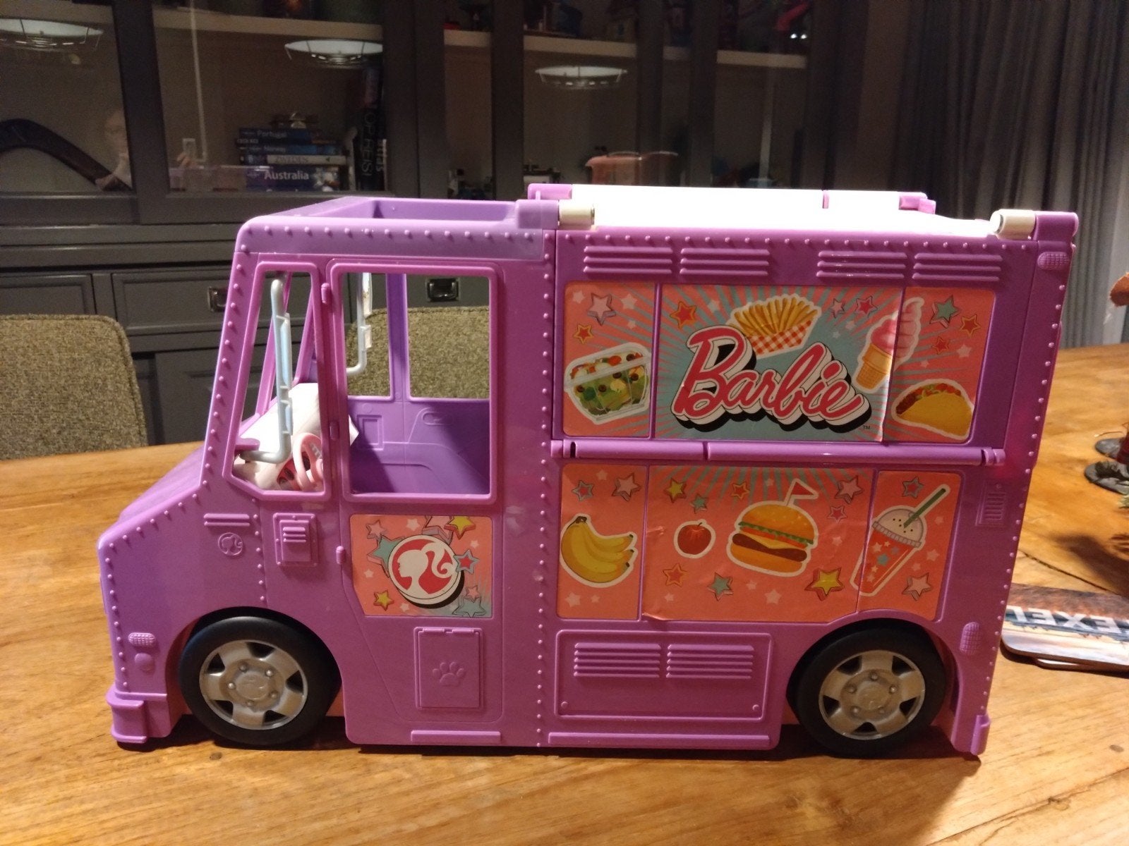 Barbie Foodtruck met accessoires, Ophalen of Verzenden, Zo goed als nieuw
