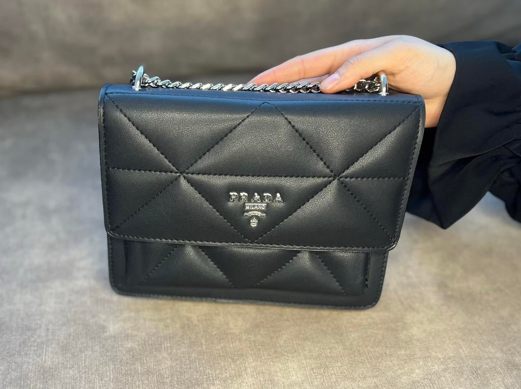Prada tas, Sieraden, Tassen en Uiterlijk, Tassen | Damestassen, Ophalen of Verzenden, Zo goed als nieuw, Zwart, Handtas