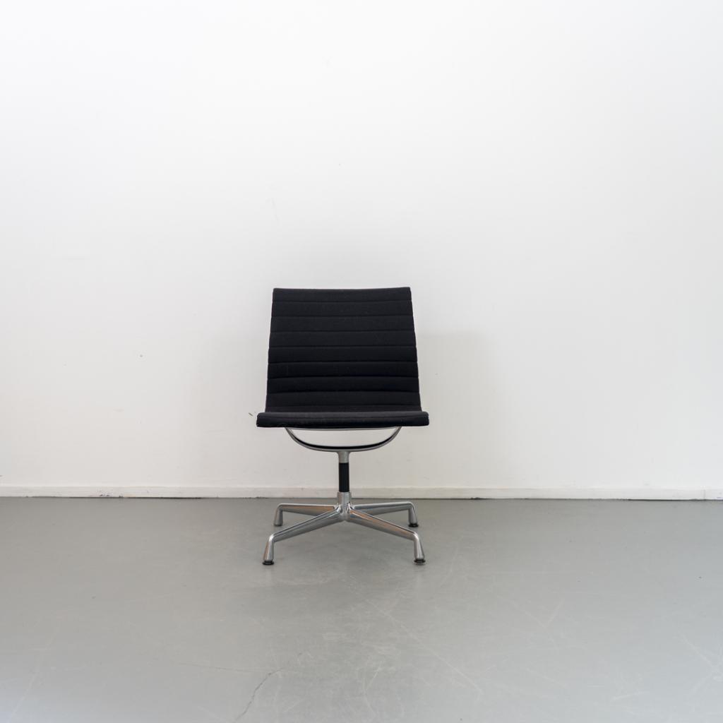 8x Vitra Eames EA 106  Stoel Zwart Hopsak - Gepolijst, Huis en Inrichting, Stoelen, Niet ingevuld, Niet ingevuld, Leer, Zo goed als nieuw