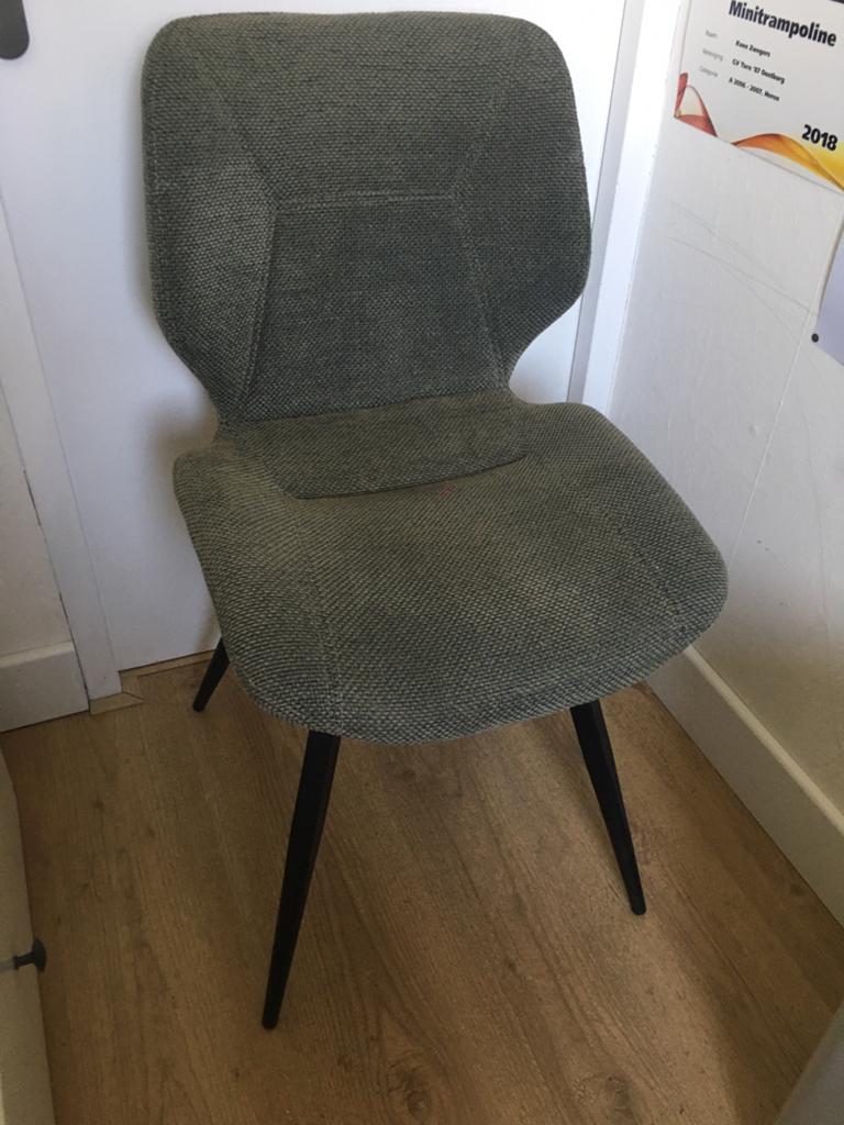 Drie stoelen, amper gebruikt. Tegen elk aannemelijk bod., Ophalen of Verzenden, Zo goed als nieuw, Drie