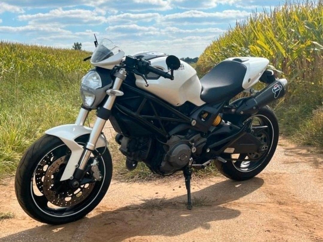 Ducati Monster 696, 2 cilinders, Sportuitlaat, Motorrijbewijs A, Gebruikt