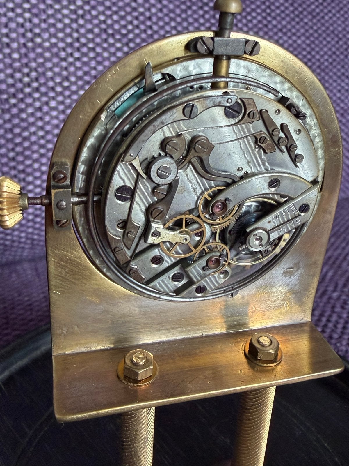 Antiek zakhorloge uurwerk met kwartierslag en stolp, Ophalen