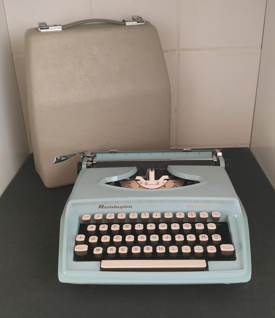 Typemachine REMINGTON HOLIDAY. 1966. AZERTY-klavier., Diversen, Typemachines, Ophalen of Verzenden, Gebruikt