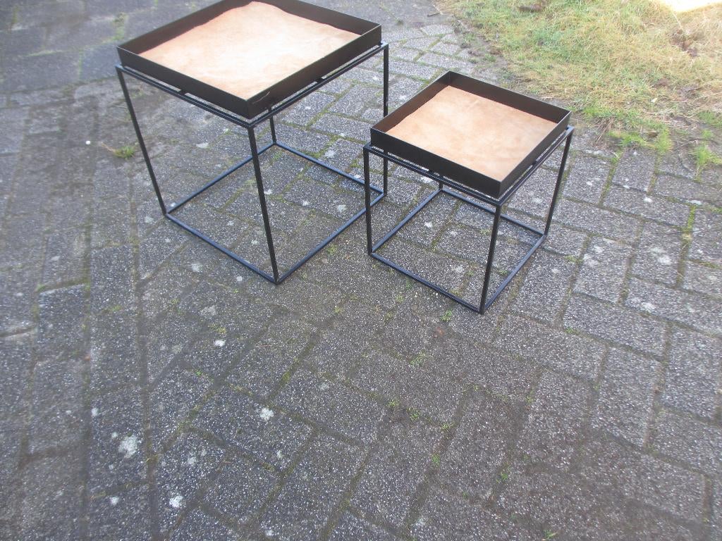 Twee HAY Tray Tables (zwart, 30x30 en 40 x 40 cm), Minder dan 45 cm, Minder dan 55 cm, Gebruikt, Metaal of Aluminium