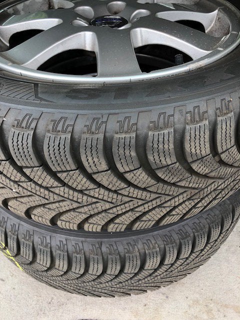 4 goede winterbanden op Volvo velg, Ophalen, 16 inch, Banden en Velgen, 205 mm