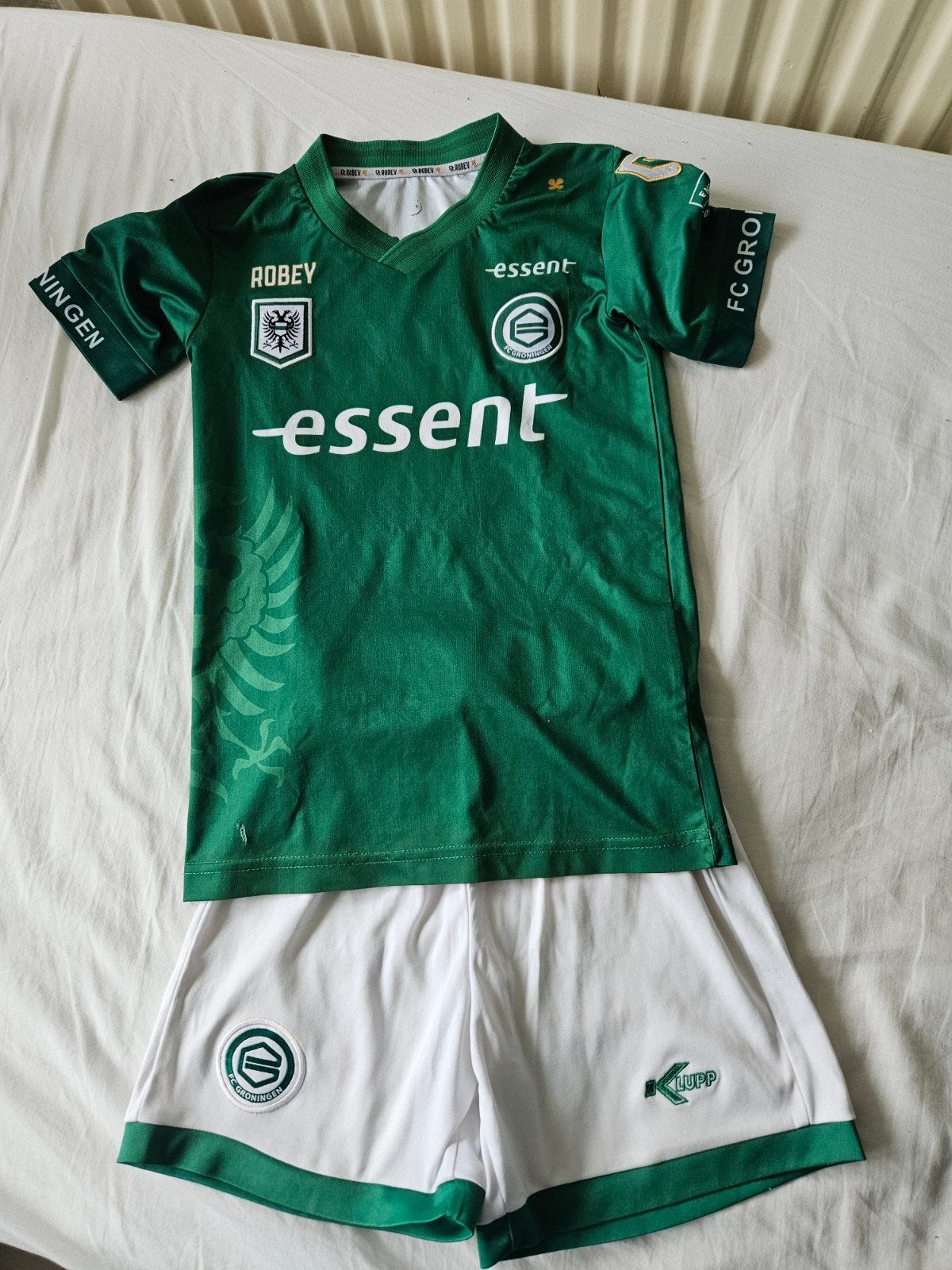 Voetbaltenues en sportkleding voor kinderen  maat 122-128, Ophalen of Verzenden, Gebruikt, Jongen of Meisje