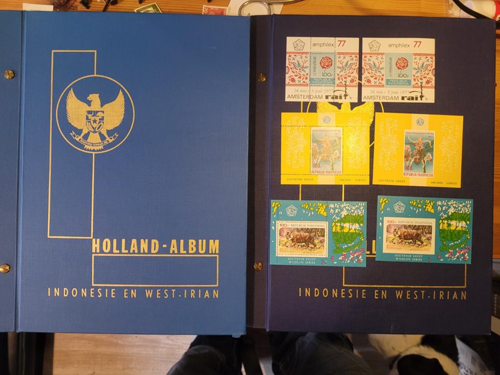 2 x Holland album Indonesie t/1985, Ophalen of Verzenden, Buitenland