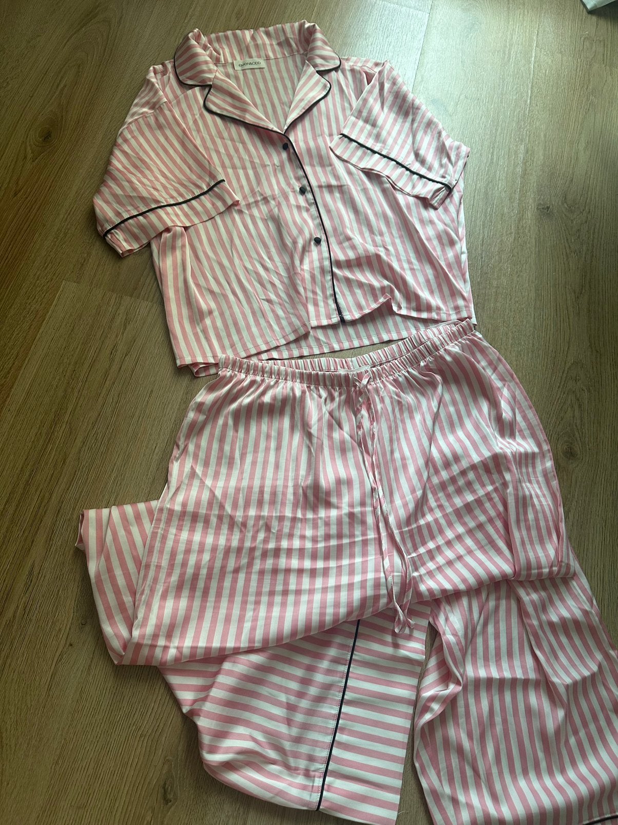 Roze satijnen pyjama, Kleding | Dames, Ophalen of Verzenden, Nieuw, Maat 38/40 (M)