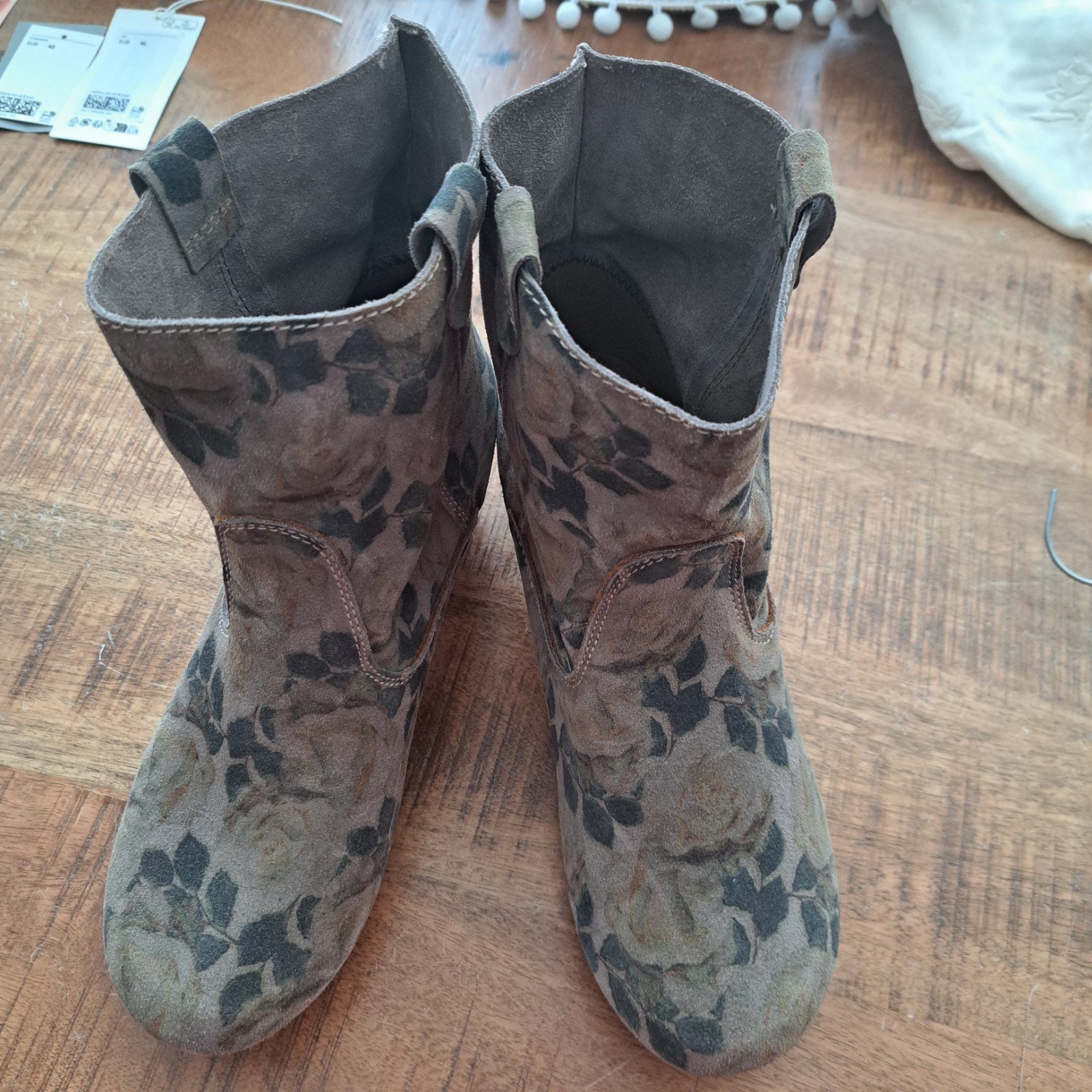 Sanita laarsjes maat 41 met bloemenprint, Kleding | Dames, Schoenen, Ophalen of Verzenden, Zo goed als nieuw