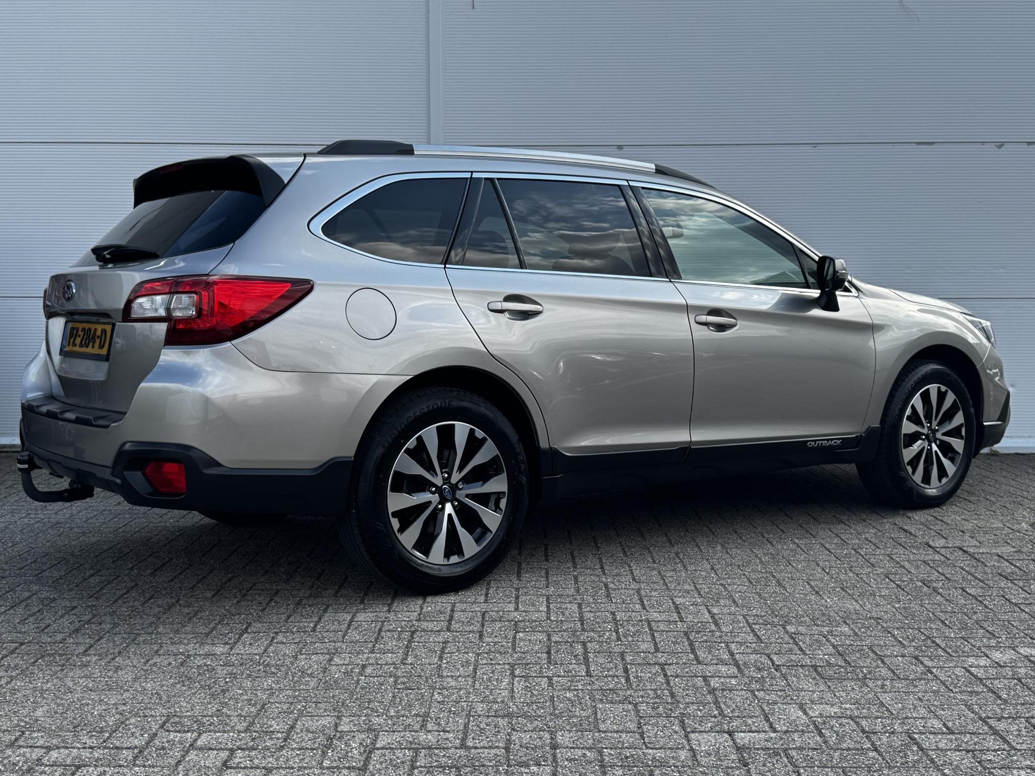 Subaru Outback 2.5i Premium / Trekhaak 2000 kg / 10-2017 / d, Automaat, Euro 5, Gebruikt, 4 cilinders