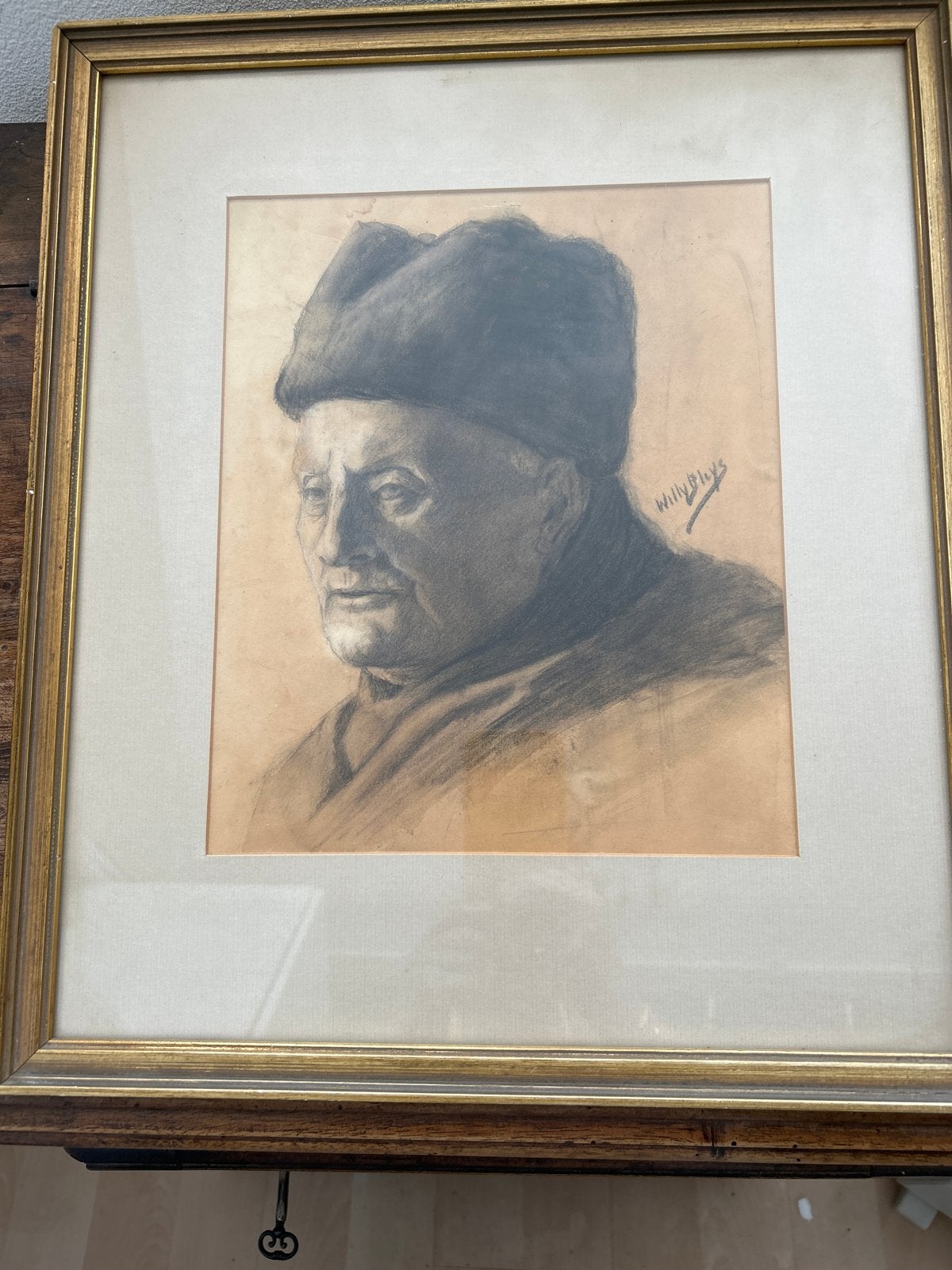 Portret van een man met bontmuts - Gesigneerd Willy Bleys, Ophalen of Verzenden, Tekening, Potloodtekening, Gesigneerd
