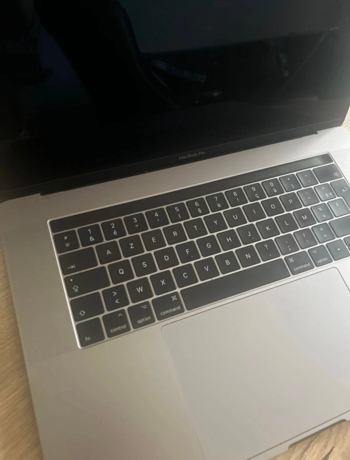 Foto 7 van Apple MacBookPro15"i7512GBSpaceGray Touch Bar/Parts / Repair