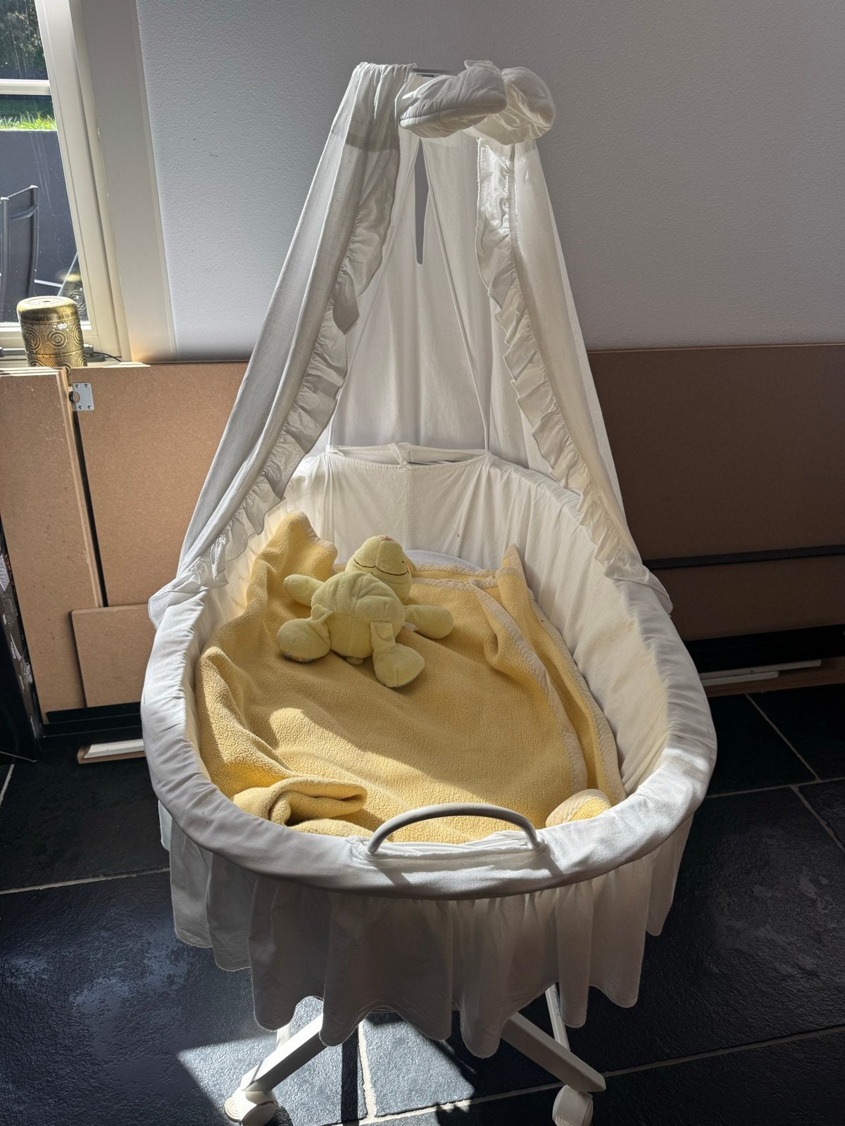 Witte Wieg met Hemel en Wieltjes, Ophalen, Gebruikt, Wieg