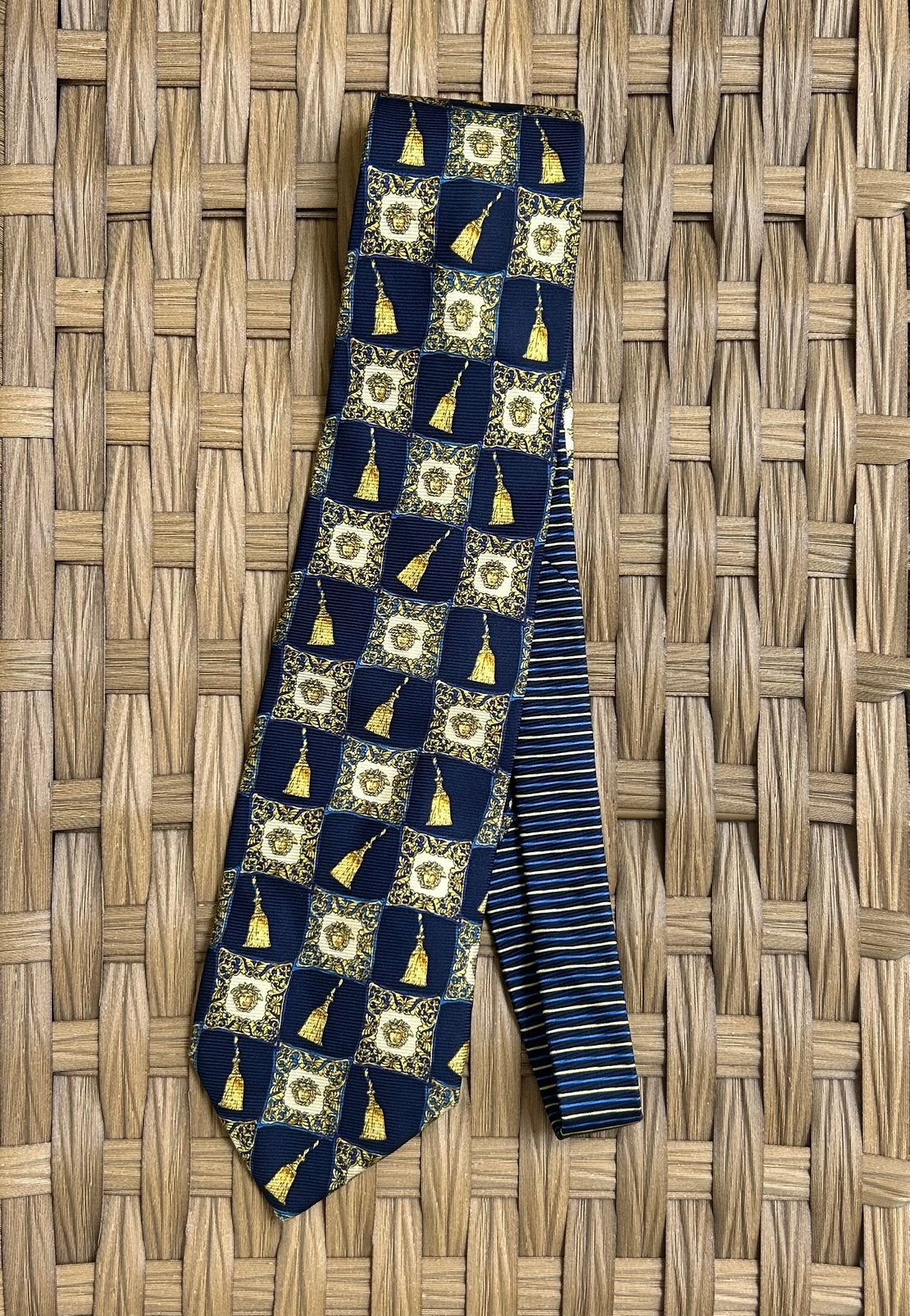 Versace Zijden Stropdas - Medusa Head - Als Nieuw!, Ophalen of Verzenden, Zo goed als nieuw, Blauw, Met patroon