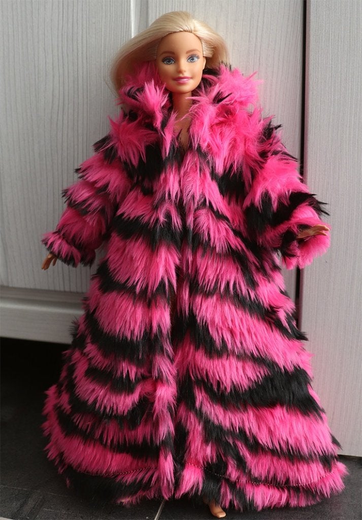 Barbie kleding nieuw - Lange jas bontjas zebra roze zwart, Ophalen of Verzenden, Nieuw, Barbie