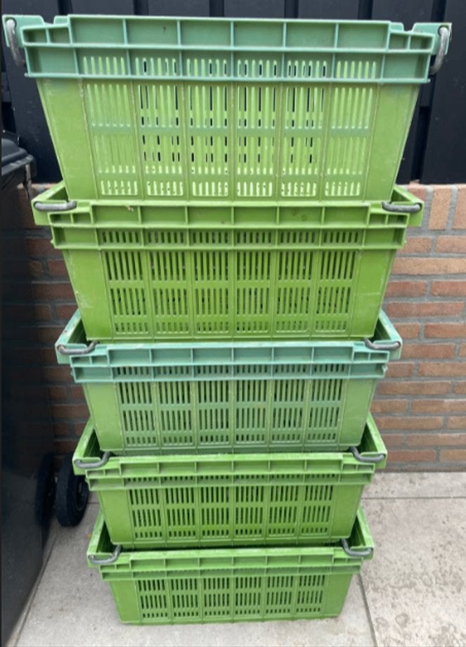 Gezocht... stapelbare/nestbare Curver kratten, Ophalen, Gebruikt, 60 cm of meer, Minder dan 35 cm