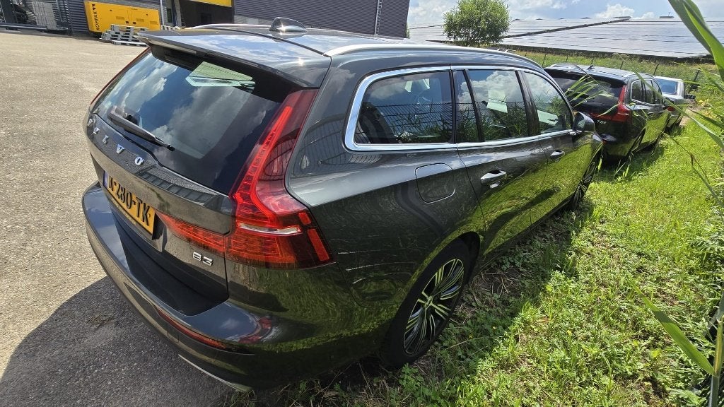 Volvo V60 B3 163pk Geartronic Mild Hybrid 2021 Grijs, Auto's, Volvo, 1800 kg, Zwart, 4 cilinders, 1969 cc