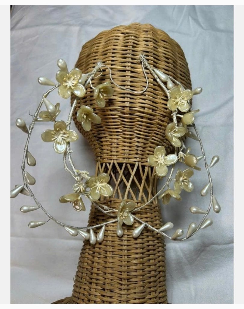 Antieke dubbele tiara, wassen bloemen en knopjes, Antiek en Kunst, Antiek | Kleding en Accessoires, Ophalen of Verzenden, Dames