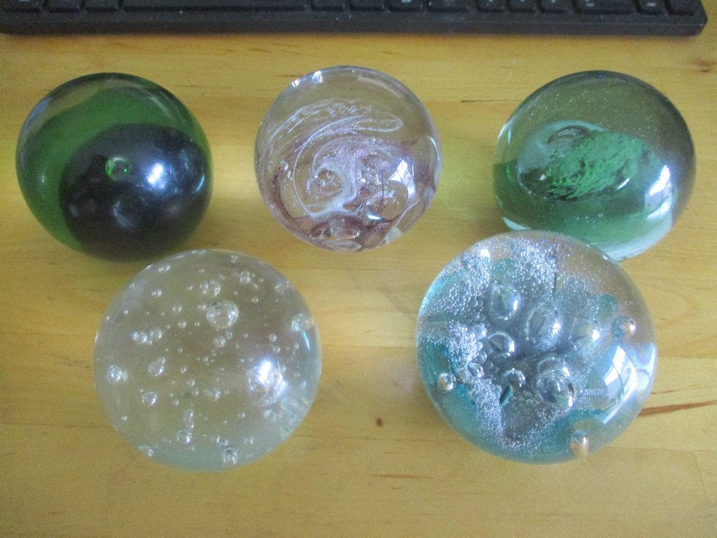 Presse-papier 5 glazen bollen, Ophalen