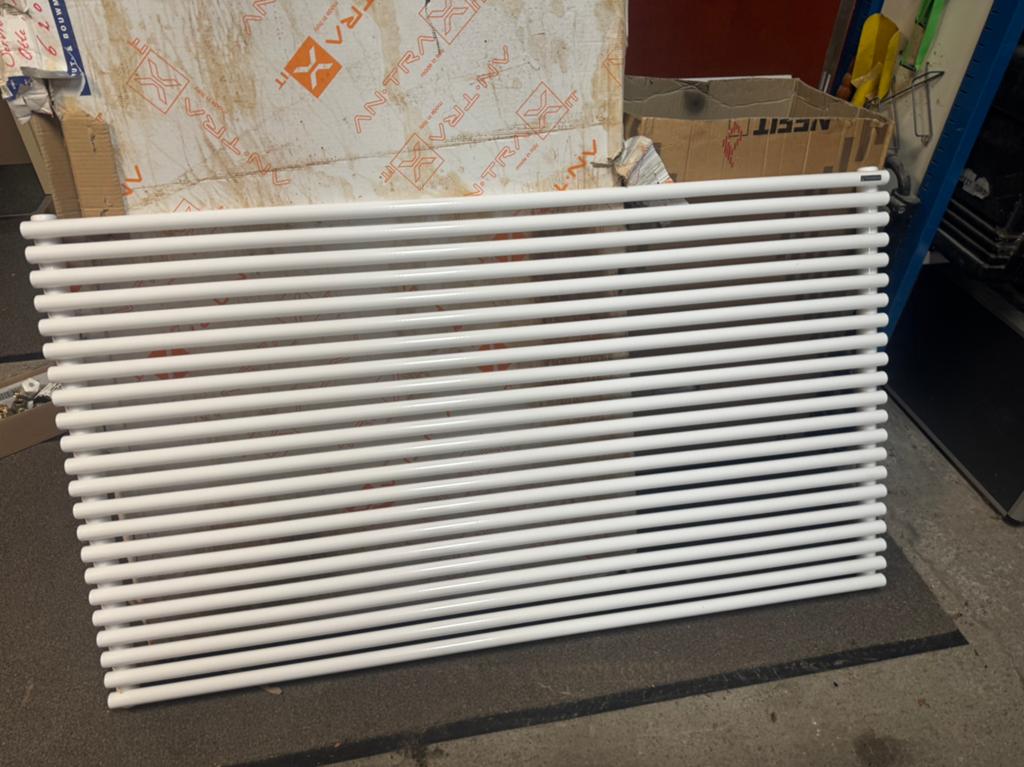 Witte design radiator / handdoekradiator – 140 x 80, Doe-het-zelf en Verbouw, Verwarming en Radiatoren, Ophalen, Radiator, Zo goed als nieuw