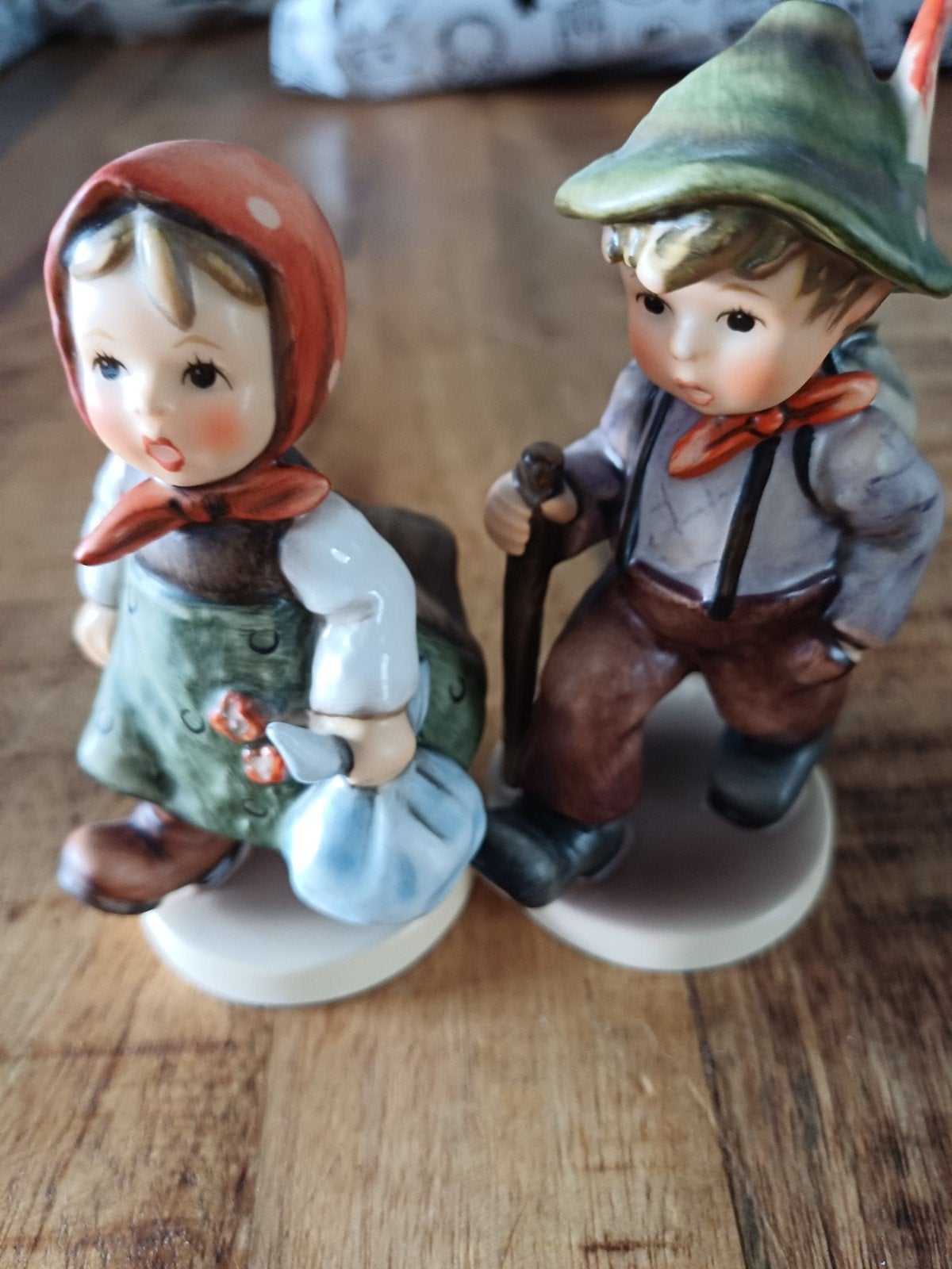 Hummel Beeldjes: Hans en Grietje - Goebel Porselein, Verzamelen, Ophalen of Verzenden