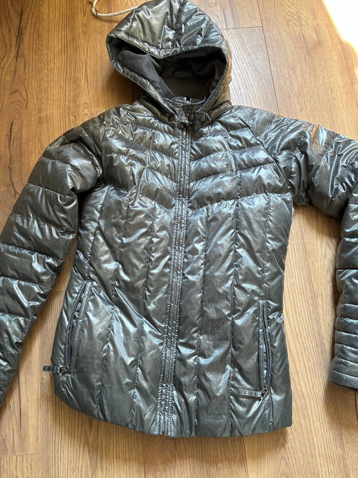 PROTEST gewatteerde zilvergrijze jas  met capuchon - Maat L, Kleding | Dames, Jassen | Winter, Ophalen of Verzenden, Zo goed als nieuw