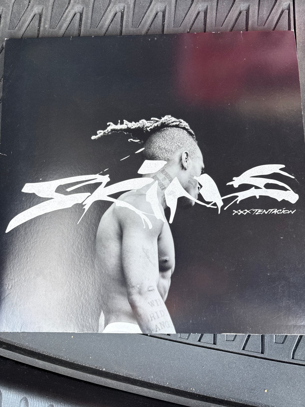 XXXTENTACION - SKINS (Blauw Vinyl) met boekje, LP, Overige genres, Colored vinyl, Ophalen of Verzenden