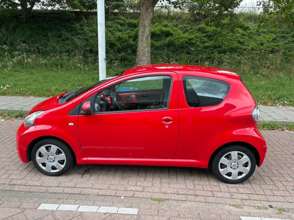Toyota Aygo 1.0 12V Vvt-i 3DRS MMT 2013 Rood, Voorwielaandrijving, Euro 5, Stof, Zwart