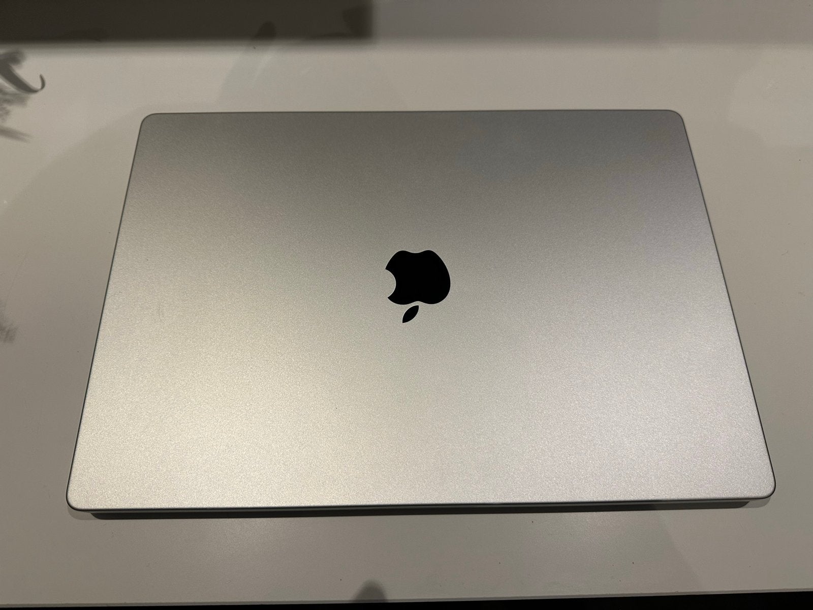 Foto 4 van MacBook Pro 16” M1 Pro • 512GB • 16GB RAM • Defect scherm
