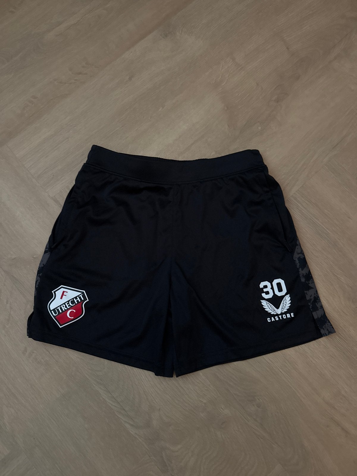 FC Utrecht Castore Voetbalbroekje Maat M, Sport en Fitness, Voetbal, Maat M, Ophalen of Verzenden, Zo goed als nieuw, Broek
