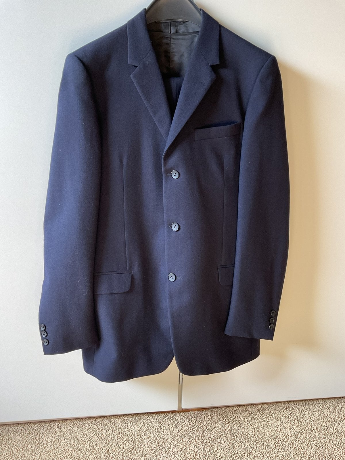 Donkerblauw kostuum met vest maat 46/48 in nieuwstaat, Ophalen of Verzenden, Zo goed als nieuw, Maat 46 (S) of kleiner, Blauw