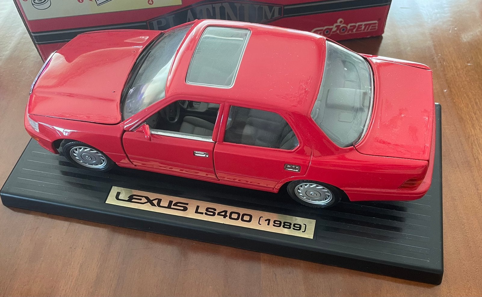 Majorette Platinum 1:18 - Lexus LS400 (1989) - Rood - In Box, Ophalen, Zo goed als nieuw, Auto, Overige merken