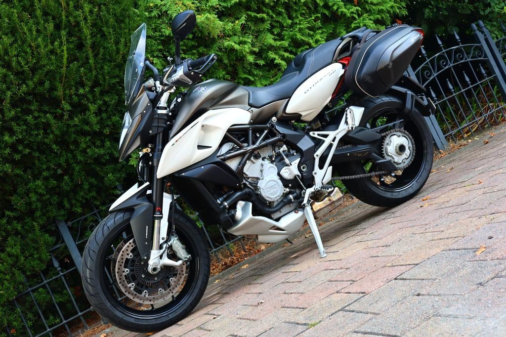 MV Agusta STRADALE 800 F3 ABS EAS TC QSHIFTER (bj 2015), Motoren, Motoren | MV Agusta, Bedrijf, Sport, Meer dan 35 kW, 798 cc