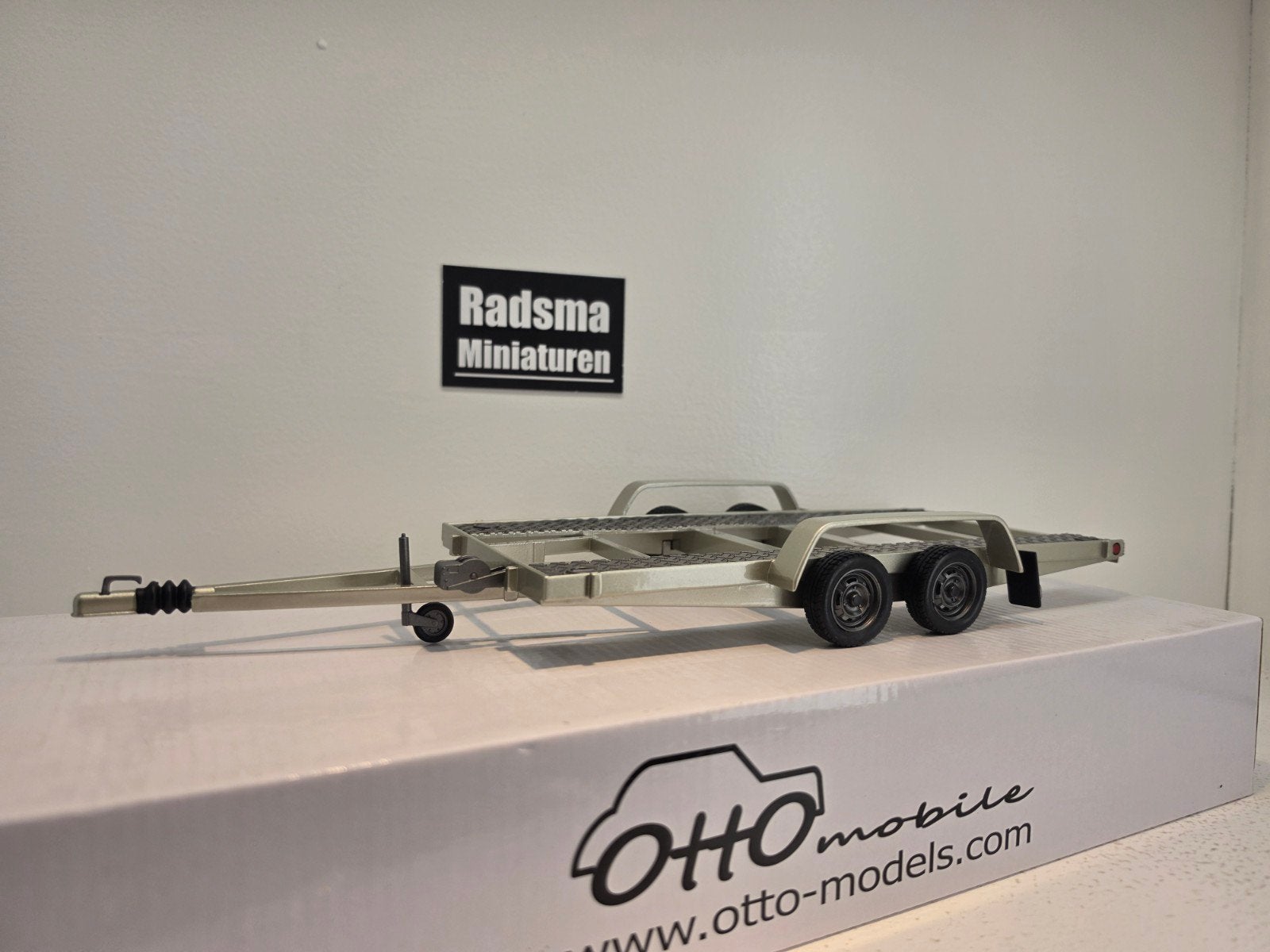 Autotrailer / Autoambulance - 1:18 Ottomobile, OttOMobile, Overige typen, Nieuw, Ophalen of Verzenden
