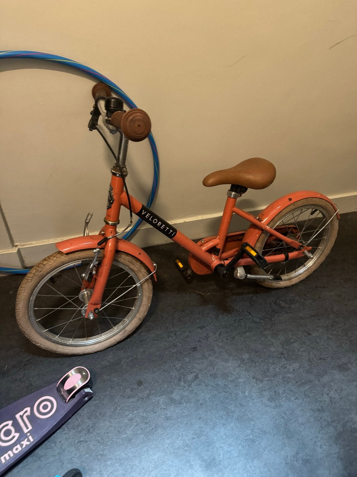 Veloretti Kinderfiets - Blazing Salmon, Fietsen en Brommers, Ophalen, Terugtraprem, Zijwieltjes, 16 tot 20 inch